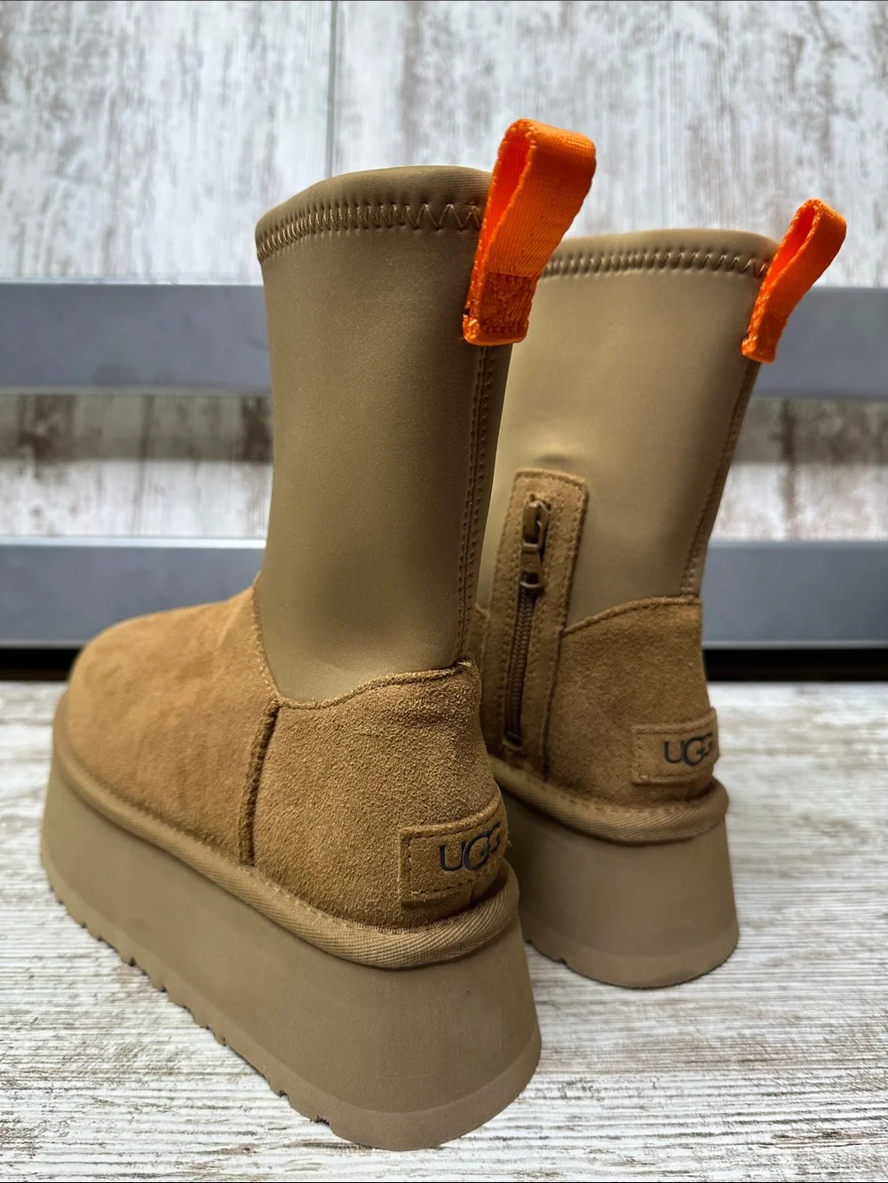 UGG UGG Classic Dipper Platform 1144031 Women's Fashion Boots Chestnut Sz 5